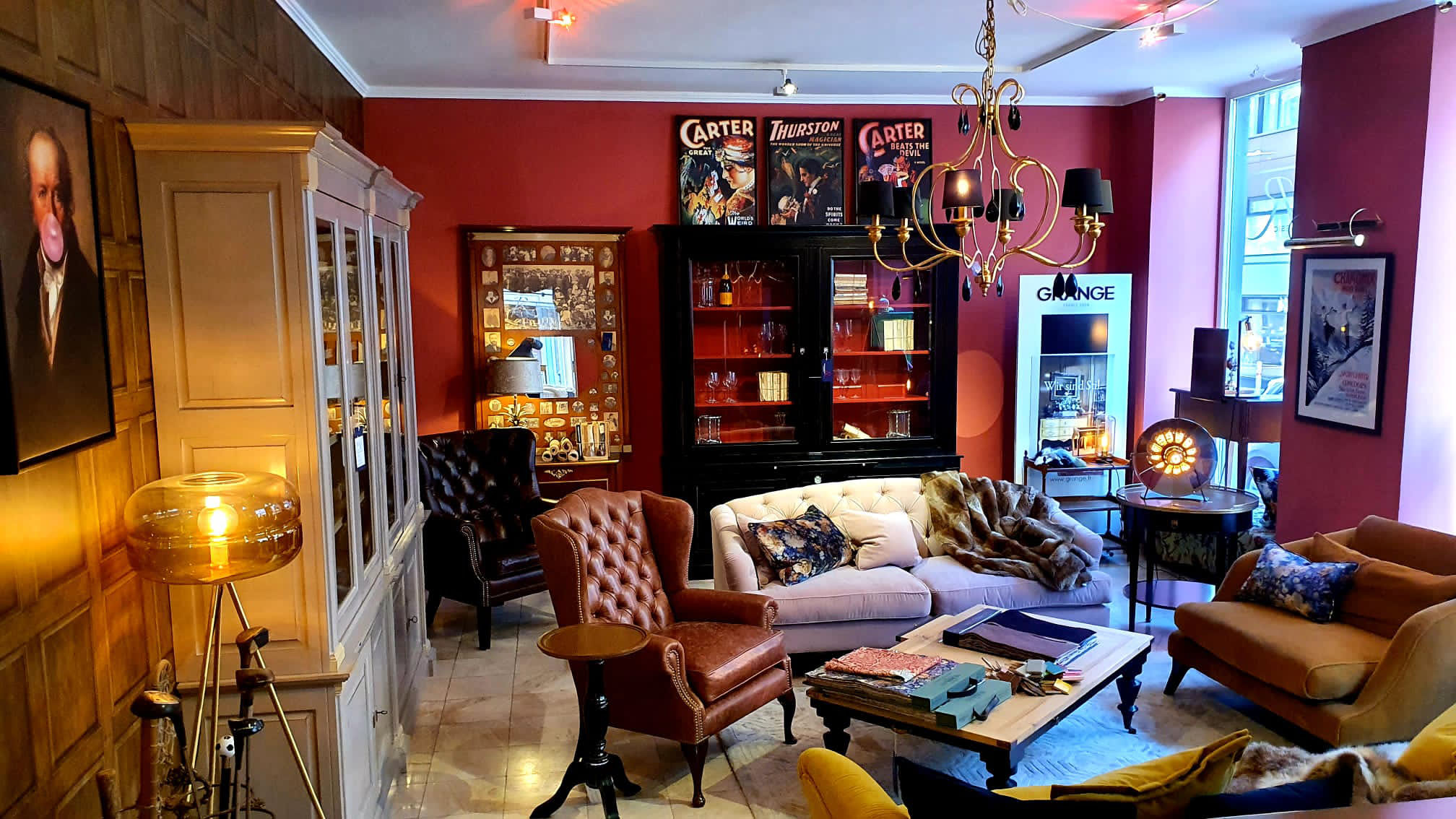 Klassische Stilmöbel Wien, handgefertigt in Europa, Rooms Classic Interior, Kombination mit Orientteppich